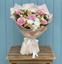 Букет цветов из:  Гвоздики, Орхидеи и Розы в Ильинском Раменский район