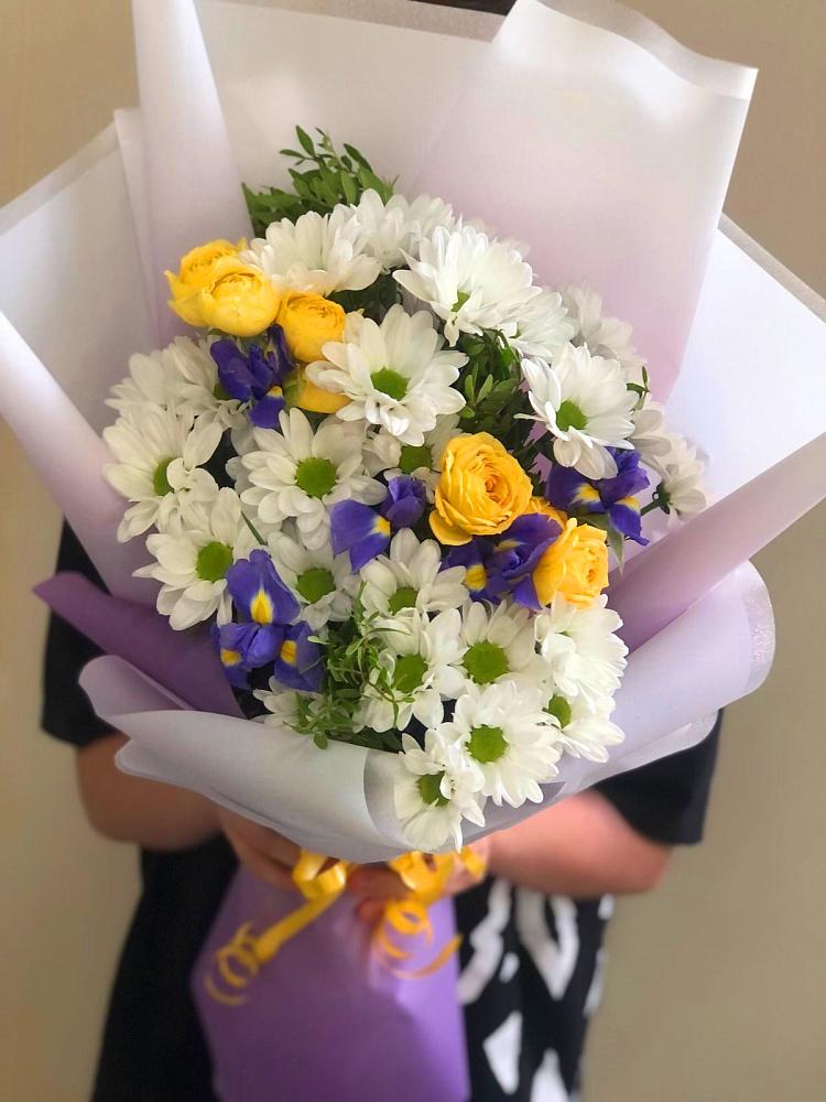 Букет цветов из: Ирисы, Хризантемы и Розы в Ильинском Раменский район