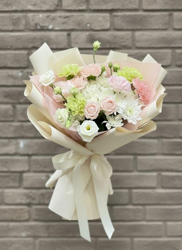 Букет цветов из: Гвоздики, Розы, Лизиантусы и Хризантемы в Ильинском Раменский район