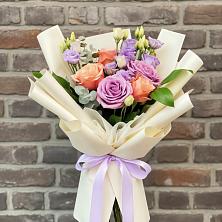 Букет цветов из:  Лизиантусы и Розы в Ильинском Раменский район